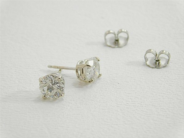 14K-White-Gold-Brilliant-Round-Cut-Diamond-Stud-Earrings-DA0382-201904266557